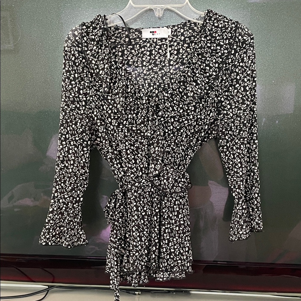 Temt Black and White Floral Blouse